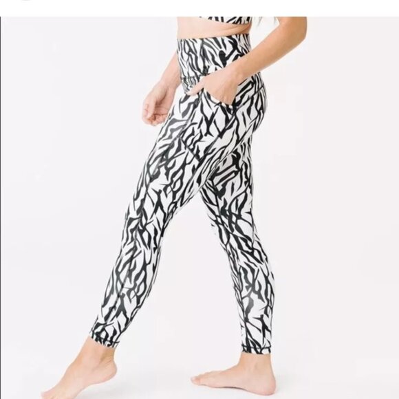 Zyia Active Safari Zebra Striped Pocket Brilliant Hi-Rise 7/8 24" Size 8-10 - Picture 2 of 16